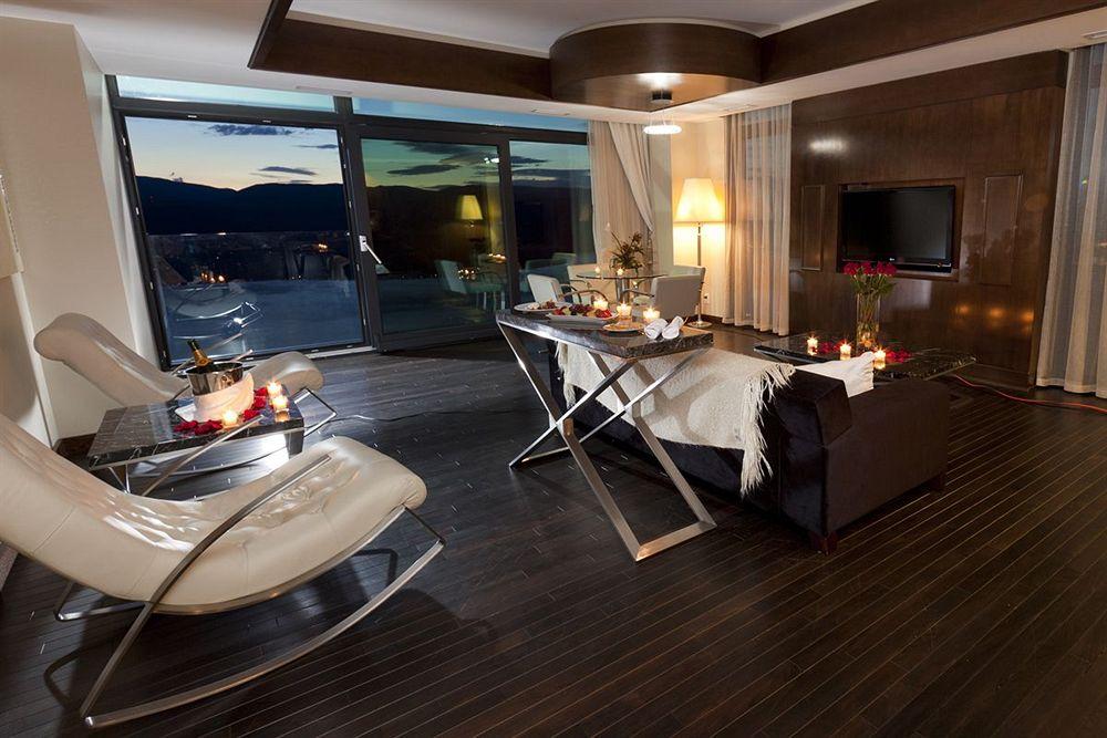 Sparkling Hill Resort And Spa - Adults-Only Resort バーノン エクステリア 写真
