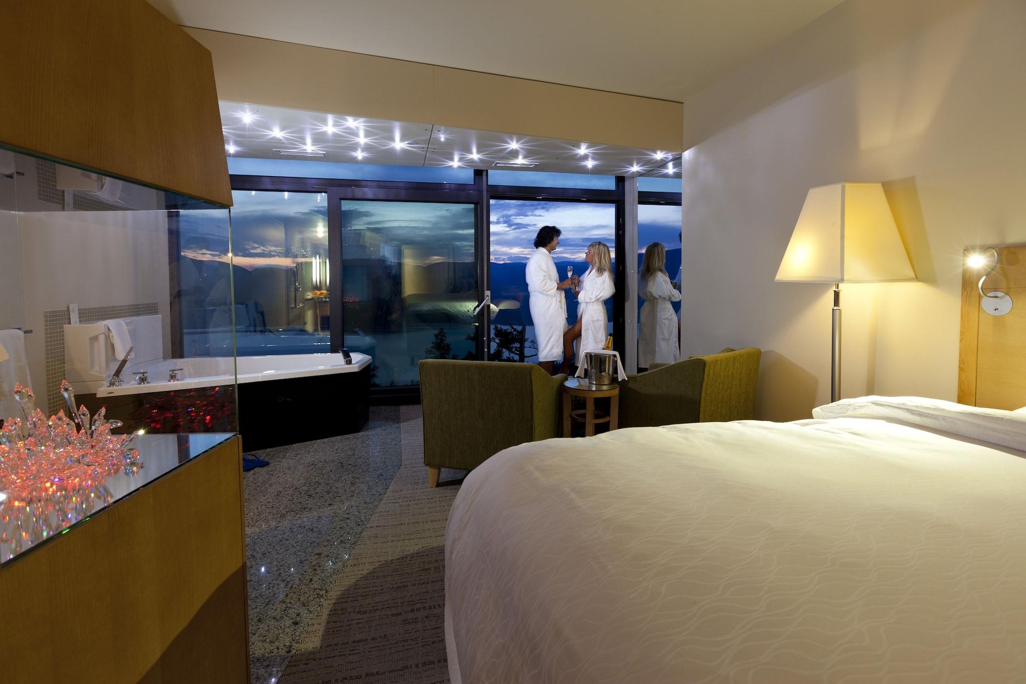 Sparkling Hill Resort And Spa - Adults-Only Resort バーノン エクステリア 写真