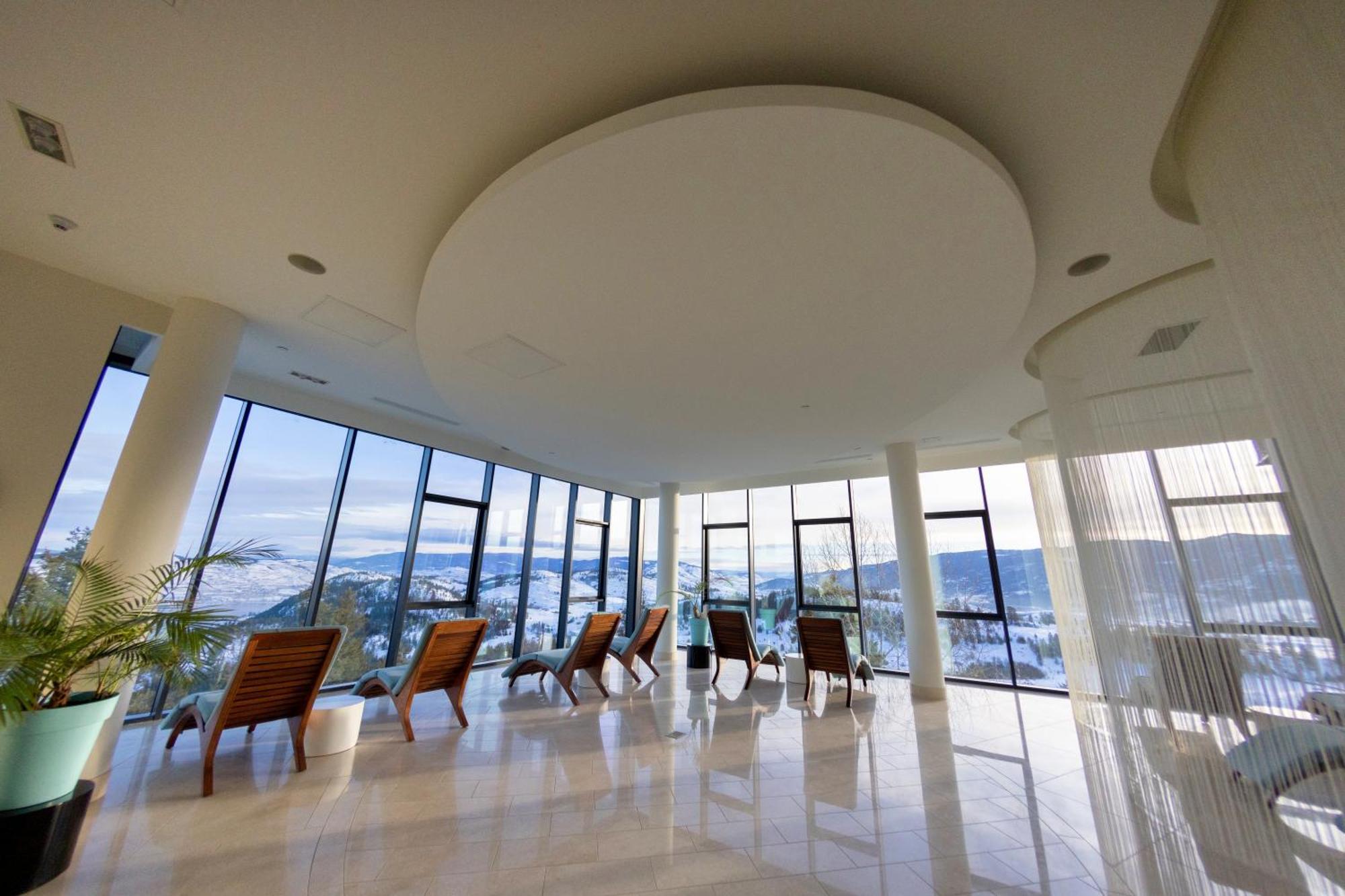 Sparkling Hill Resort And Spa - Adults-Only Resort バーノン エクステリア 写真