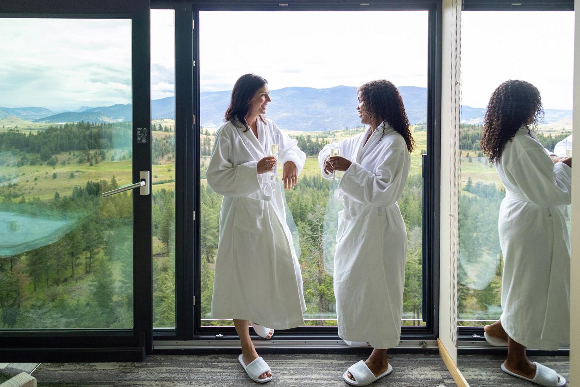 Sparkling Hill Resort And Spa - Adults-Only Resort バーノン エクステリア 写真